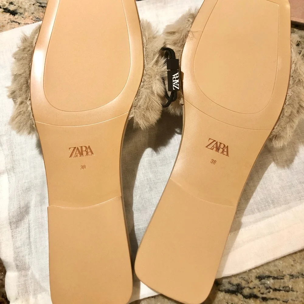 Zara stone grey low heel faux fur sandals with chain buckle - Picture 8 of 8